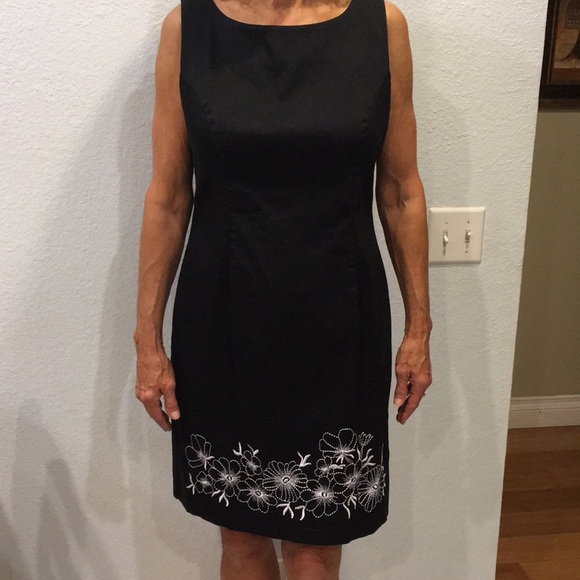 Dress - Picture 1 of 4